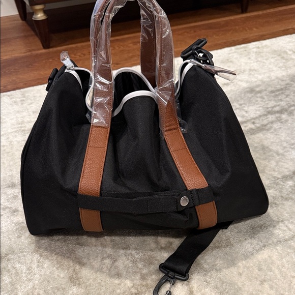 MWT Herschel Novel Carry On Duffle NWT Black/tan - Picture 6 of 6
